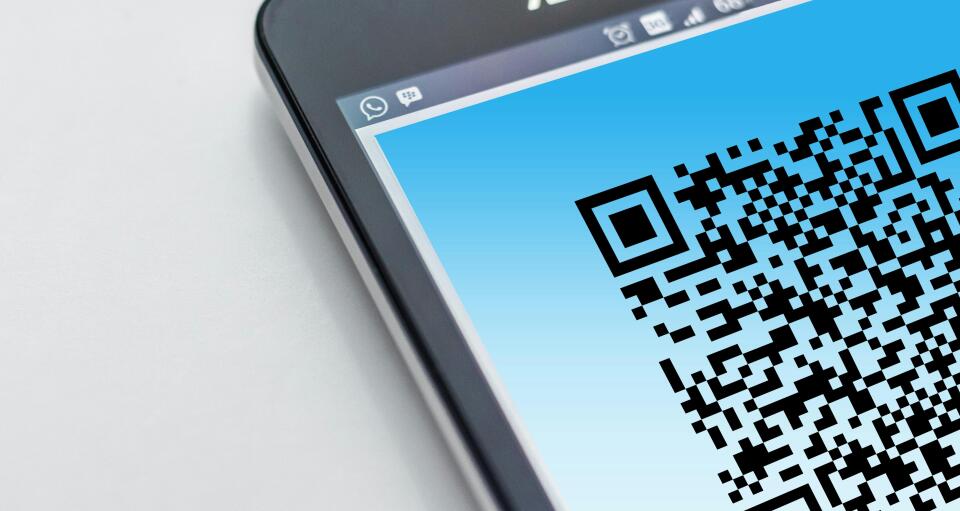 Использование QR-кодов в SMS-маркетинге для связи онлайн и оффлайн взаимодействия