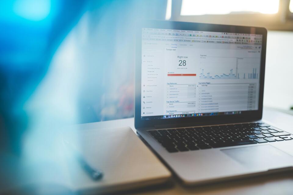 Використання Google Analytics та інших інструментів для відстеження ефективності SMS-кампаній
